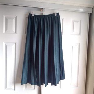 Pleated green midi skirt